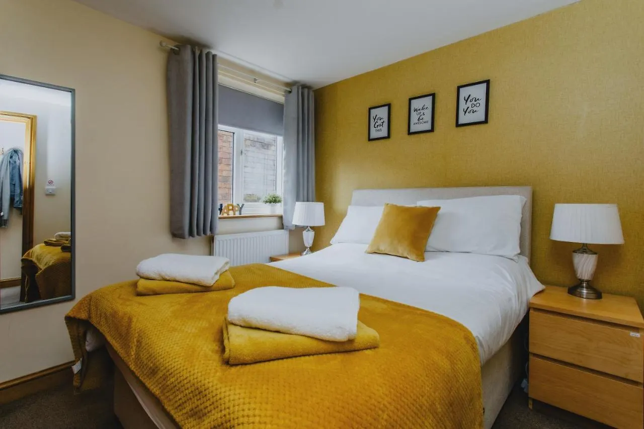 2 Bedroom Garden Apartment Near Qmc, Tennis Centre & City Nottingham