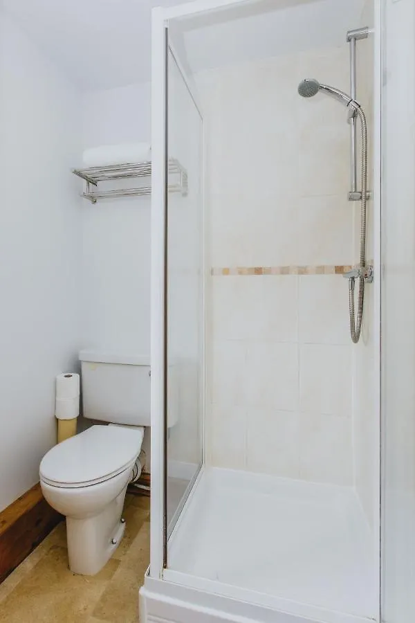 2 Bedroom Garden Apartment Near Qmc, Tennis Centre & City Nottingham
